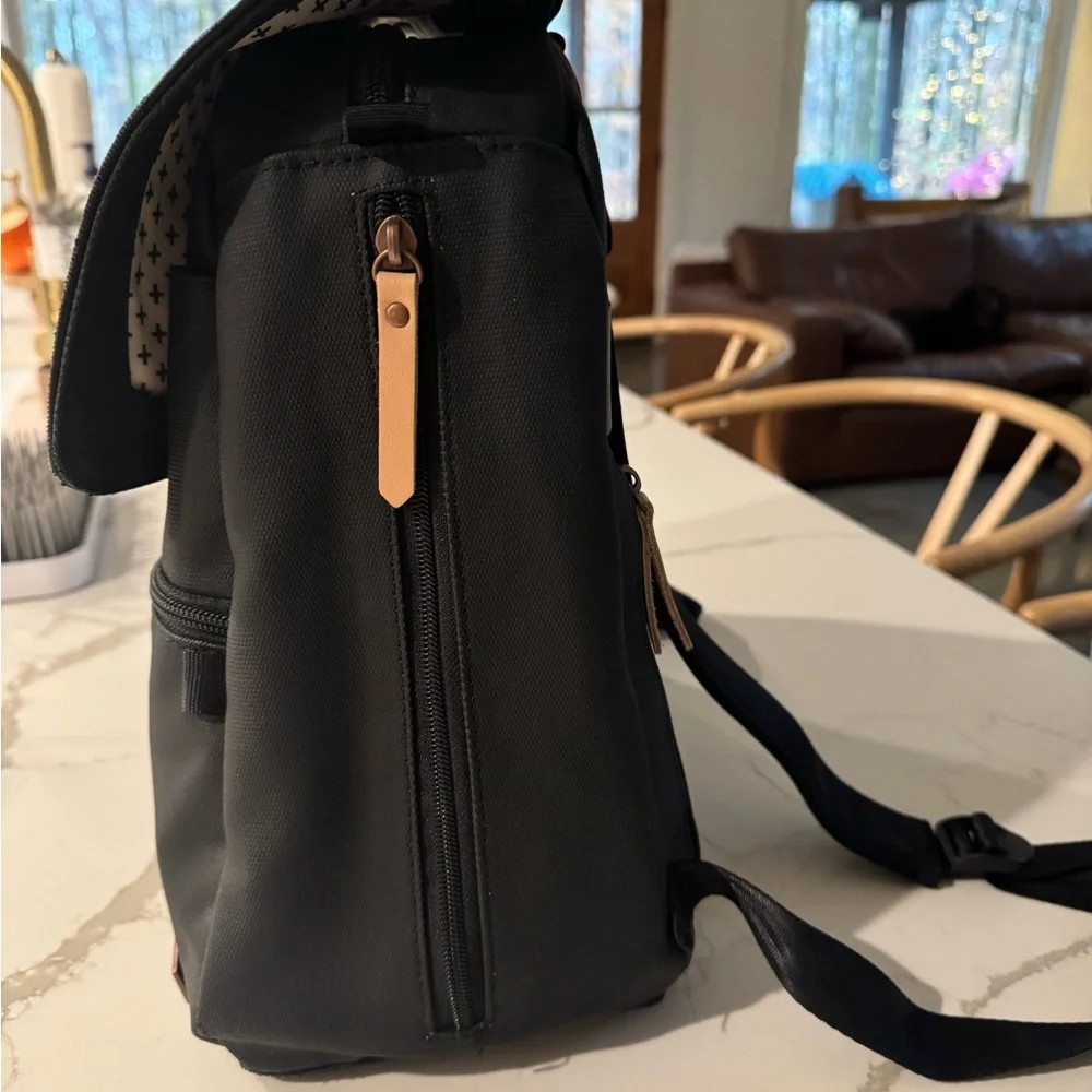 Petunia Pickle Bottom diaper bag. Like new condition.